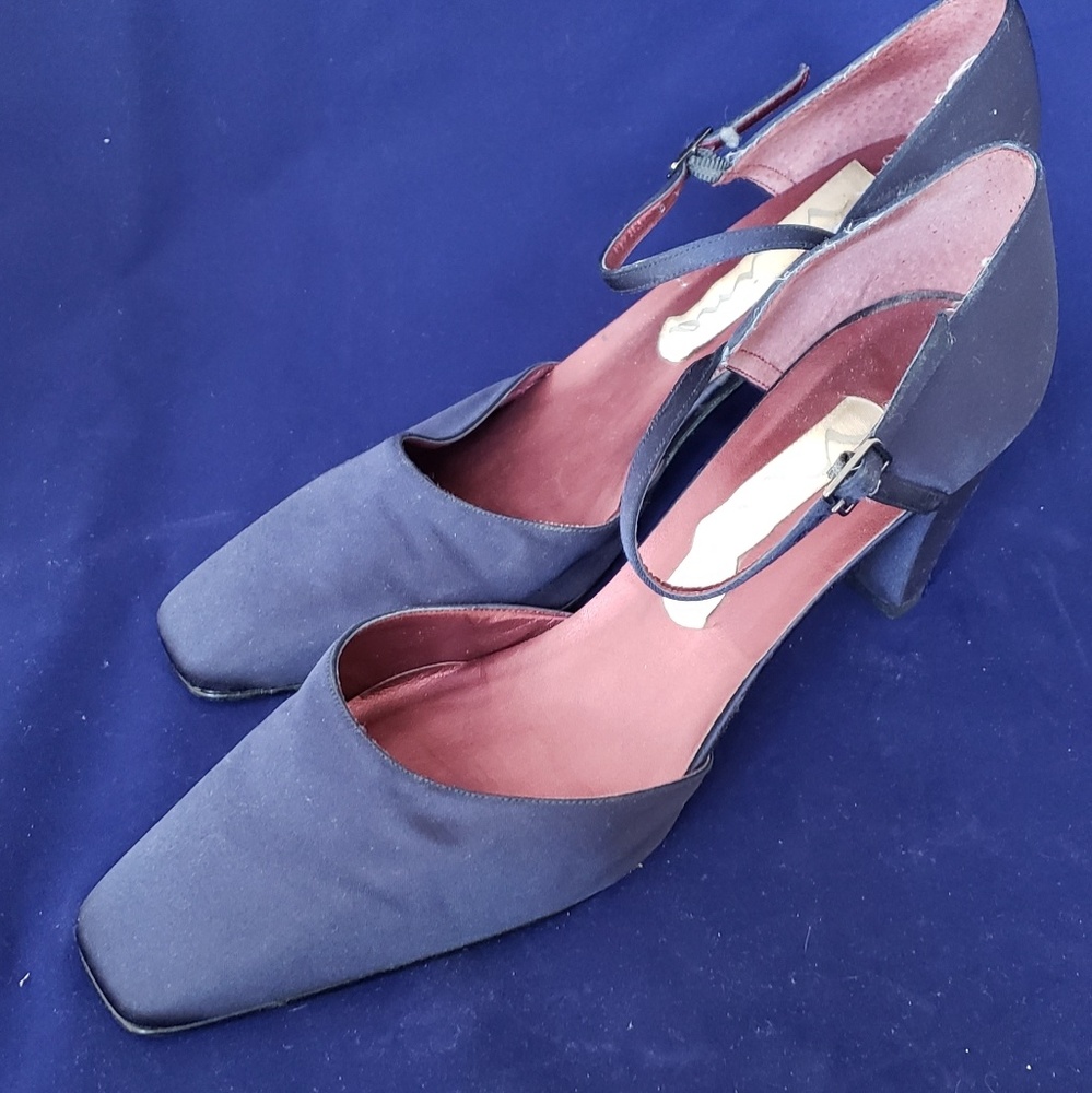 Nina buckle pumps navy size 7.5